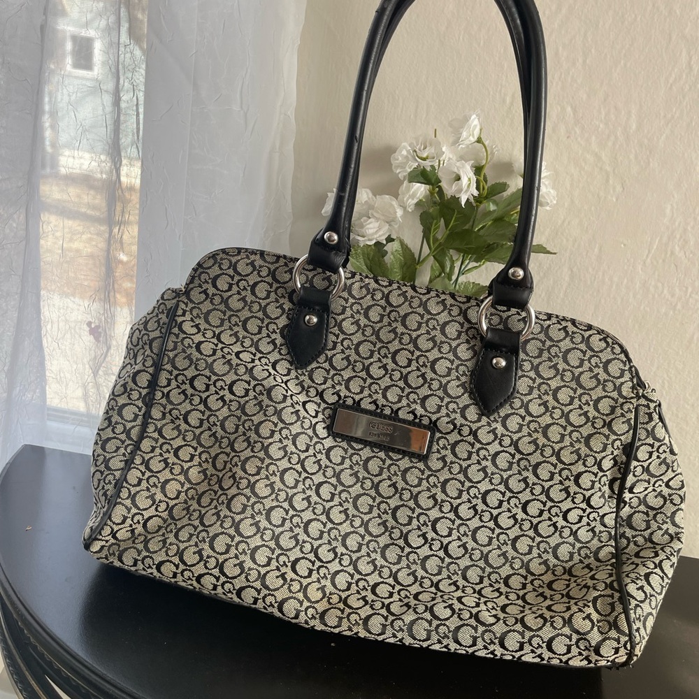 GUESS Black and Cream Designer Handbag